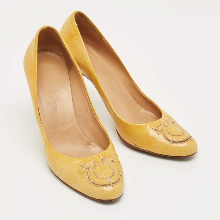 Pre Owned Salvatore Ferragamo Yellow Patent Leather Pumps Size 38.5