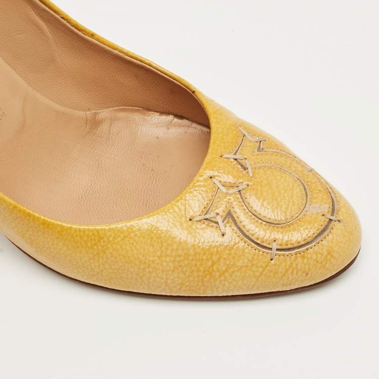 Pre Owned Salvatore Ferragamo Yellow Patent Leather Pumps Size 38.5