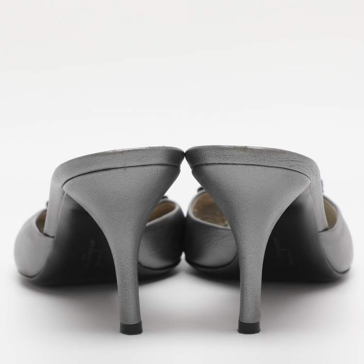 Pre Owned Salvatore Ferragamo Metallic Grey Leather Vara Bow Slide Sandals 40.5