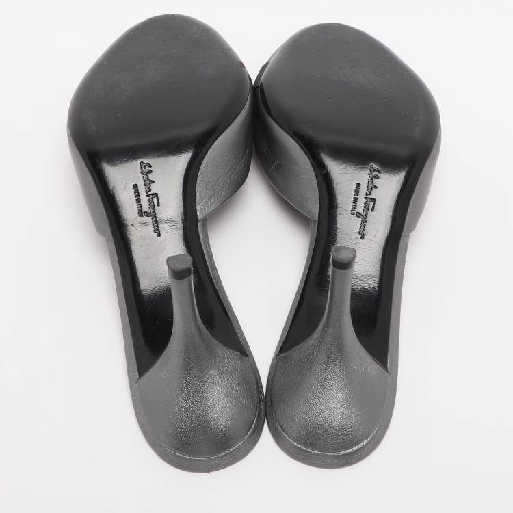 Pre Owned Salvatore Ferragamo Metallic Grey Leather Vara Bow Slide Sandals 40.5