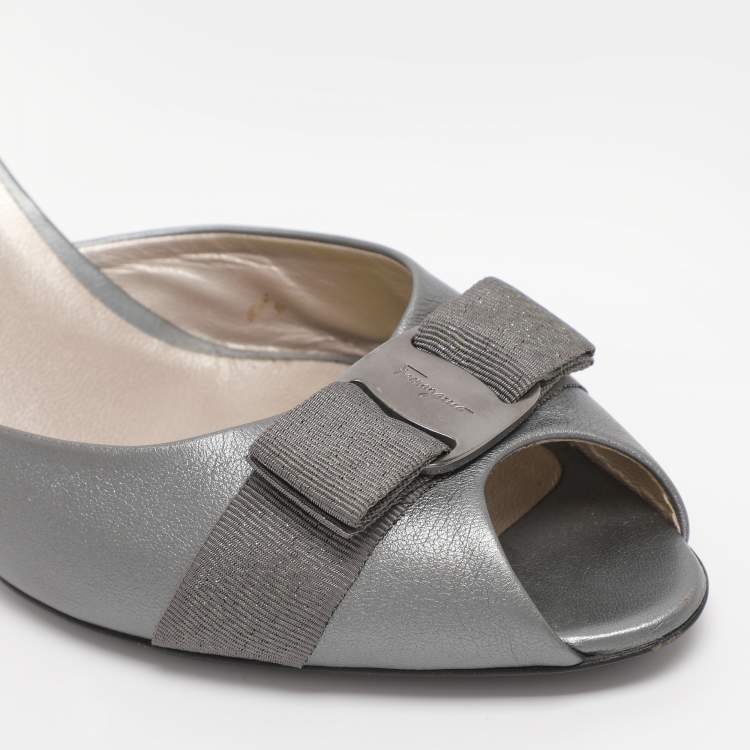Pre Owned Salvatore Ferragamo Metallic Grey Leather Vara Bow Slide Sandals 40.5