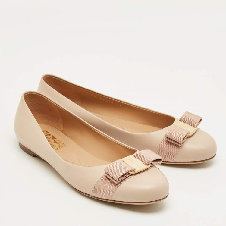 Pre Owned Salvatore Ferragamo Beige Leather Vara Bow Ballet Flats Size 38.5