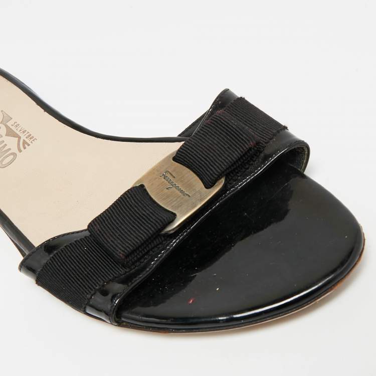 Pre Owned Salvatore Ferragamo Black Patent Leather Vara Bow Open Toe Flats Size 39.5