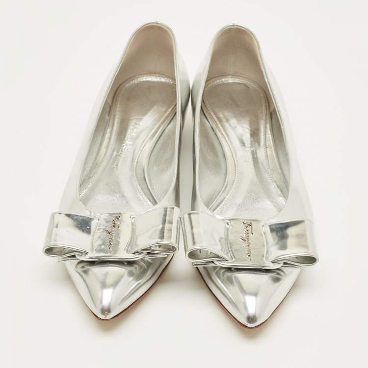 Pre Owned Salvatore Ferragamo Viva Bow Size 38 Silver Leather Pointed Toe  Pumps