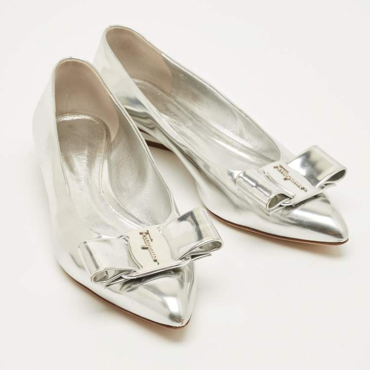 Pre Owned Salvatore Ferragamo Viva Bow Size 38 Silver Leather Pointed Toe  Pumps