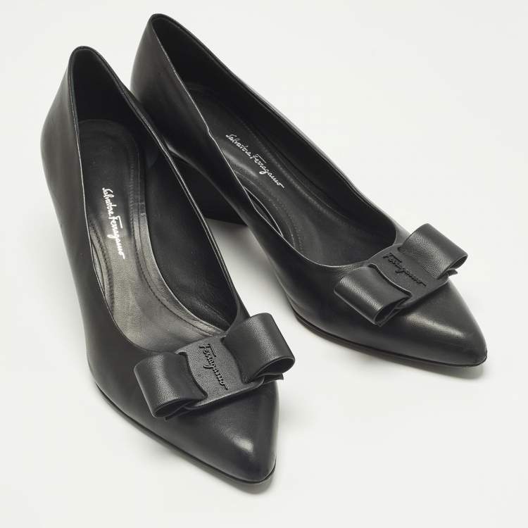 Pre Owned Salvatore Ferragamo Viva Size 42 Black Leather Pumps