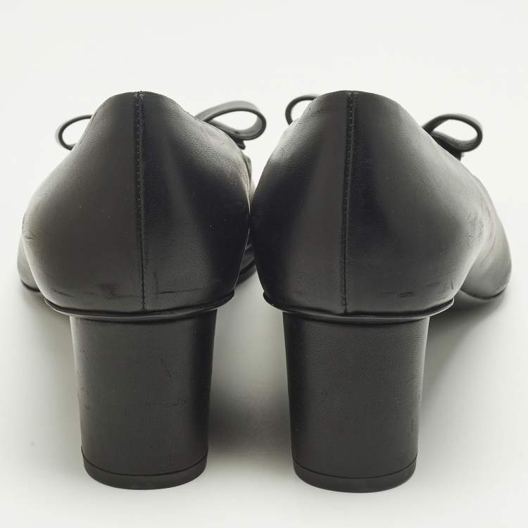 Pre Owned Salvatore Ferragamo Viva Size 42 Black Leather Pumps