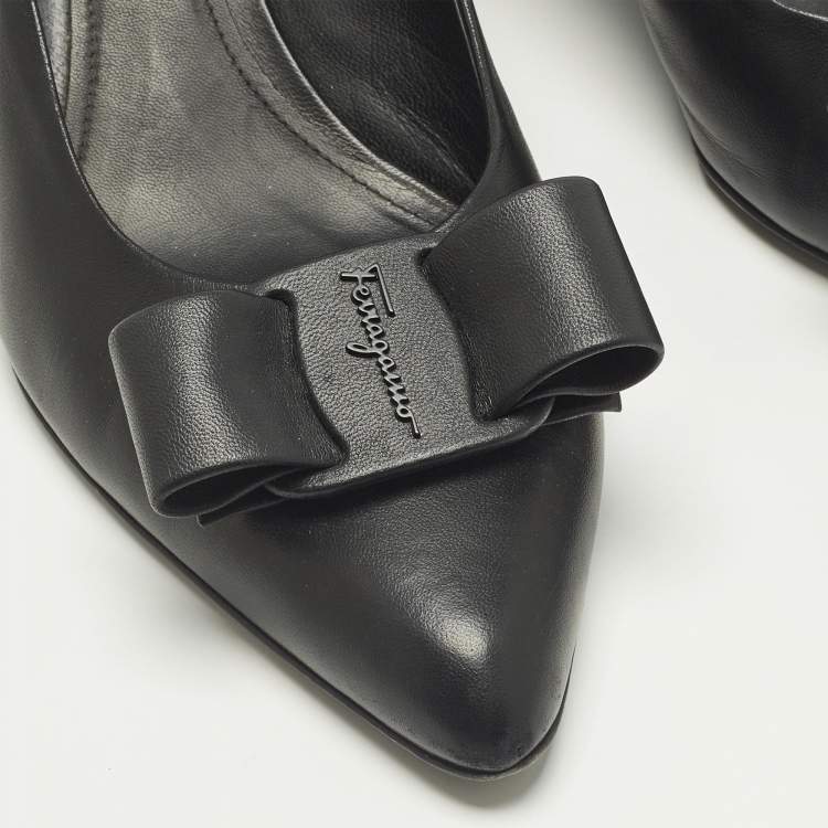 Pre Owned Salvatore Ferragamo Viva Size 42 Black Leather Pumps