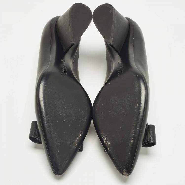 Pre Owned Salvatore Ferragamo Viva Size 42 Black Leather Pumps