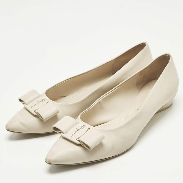 Pre Owned Salvatore Ferragamo Size 42 Ivory Leather Ballet Flats