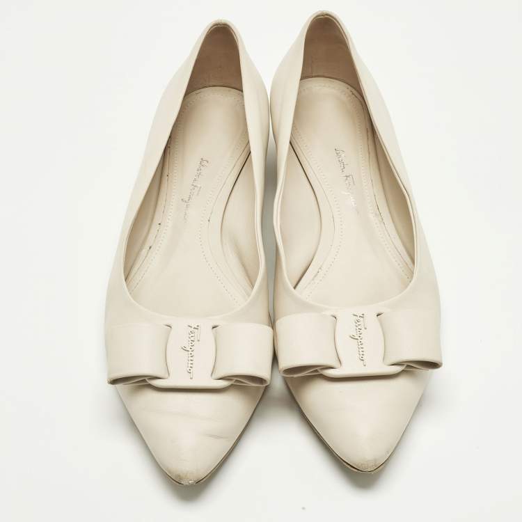 Pre Owned Salvatore Ferragamo Size 42 Ivory Leather Ballet Flats