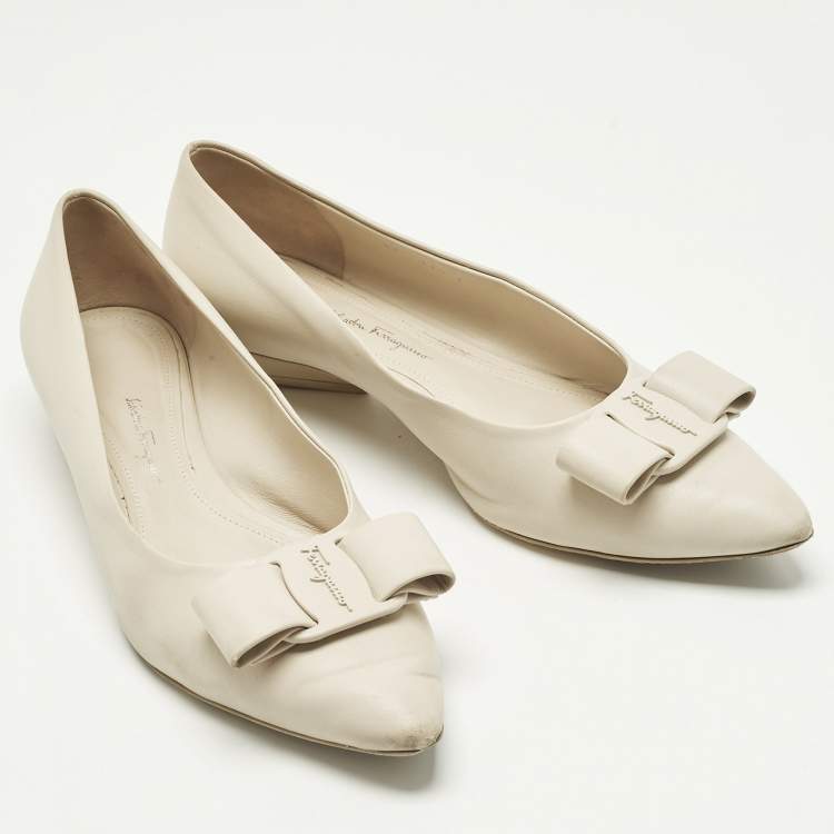 Pre Owned Salvatore Ferragamo Size 42 Ivory Leather Ballet Flats