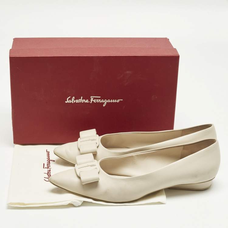 Pre Owned Salvatore Ferragamo Size 42 Ivory Leather Ballet Flats