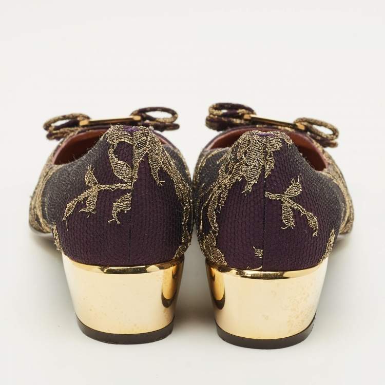 Pre Owned Salvatore Ferragamo Varina Size 38.5 Purple Brocade Fabric and Lace Pumps