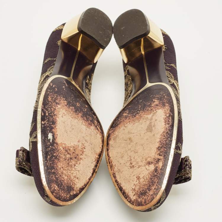 Pre Owned Salvatore Ferragamo Varina Size 38.5 Purple Brocade Fabric and Lace Pumps