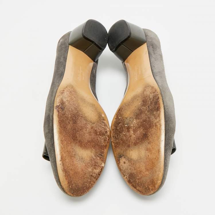 Pre Owned Salvatore Ferragamo Vara Bow Size 40 Grey Patent Leather and Suede Block Heel Pumps