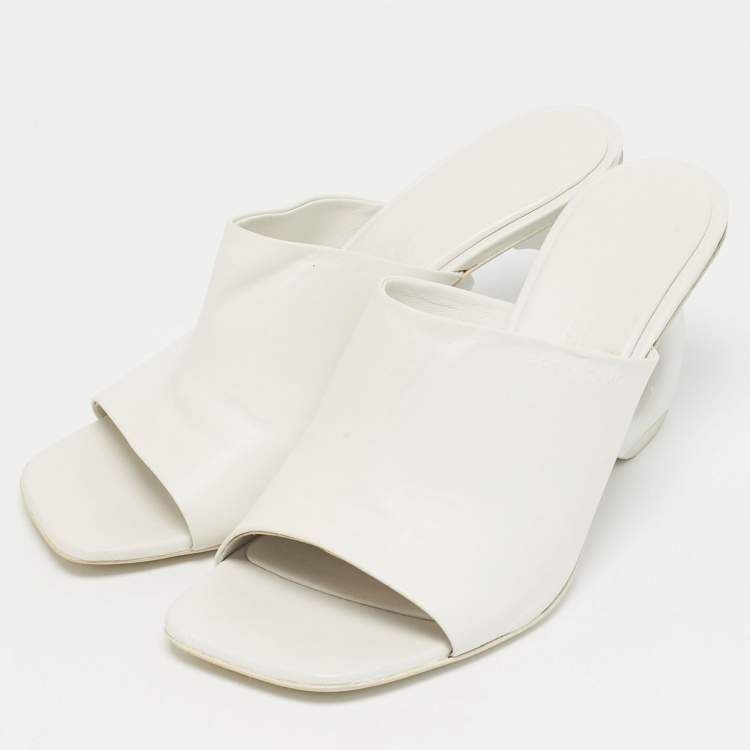 Pre Owned Salvatore Ferragamo Astro Size 39 White Leather Slide Sandals