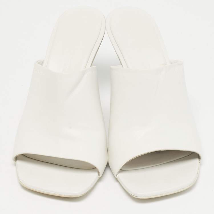 Pre Owned Salvatore Ferragamo Astro Size 39 White Leather Slide Sandals
