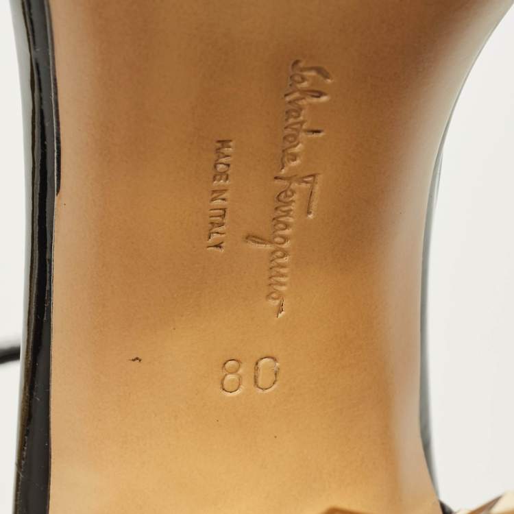 مملوكة مسبقًا Salvatore Ferragamo Azalea Size 38.5 Black Patent Leather Ankle Strap Sandals