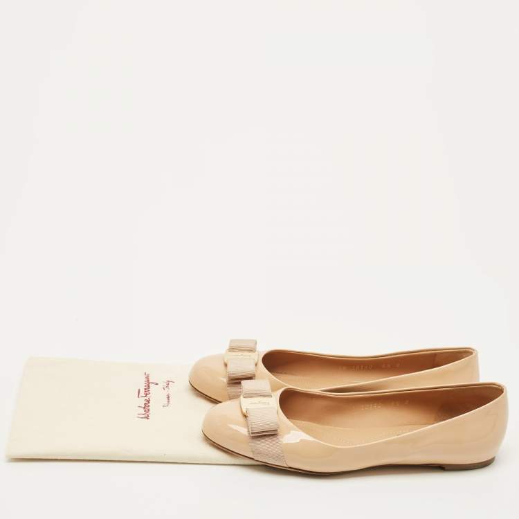 Pre Owned Salvatore Ferragamo Varina Size 37 Beige Patent Leather Ballet Flats