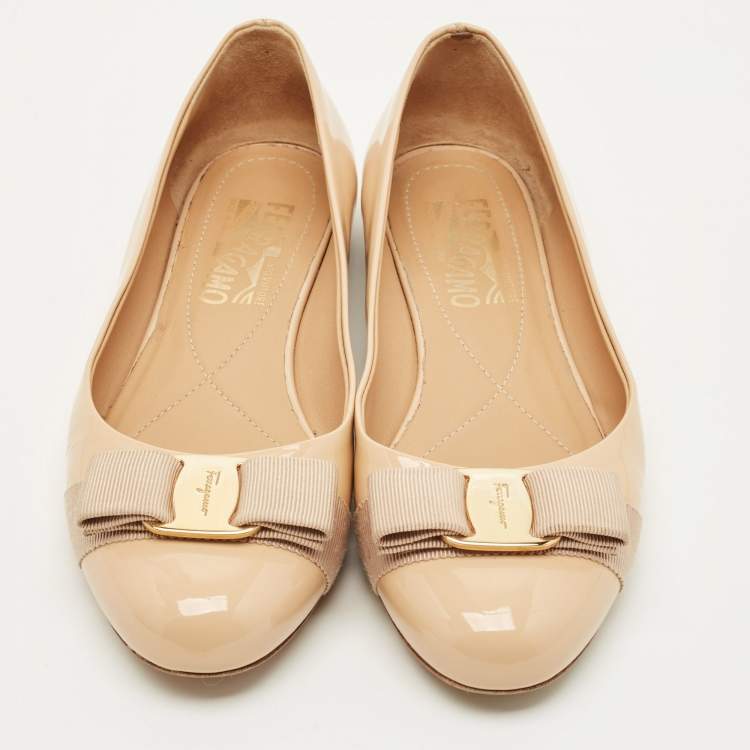 Pre Owned Salvatore Ferragamo Varina Size 37 Beige Patent Leather Ballet Flats