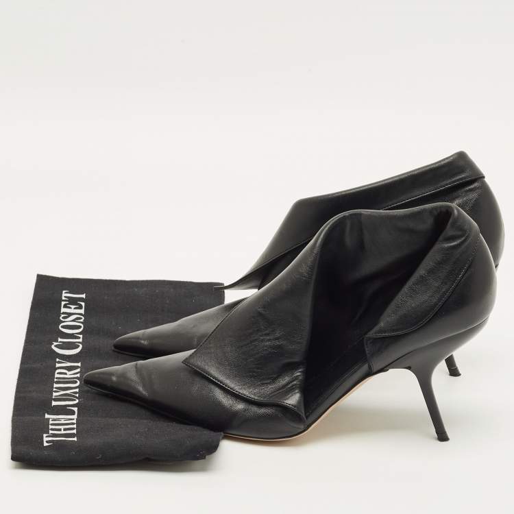 Pre Owned Salvatore Ferragamo Eva Size 39.5 Black Leather D'orsay Pumps