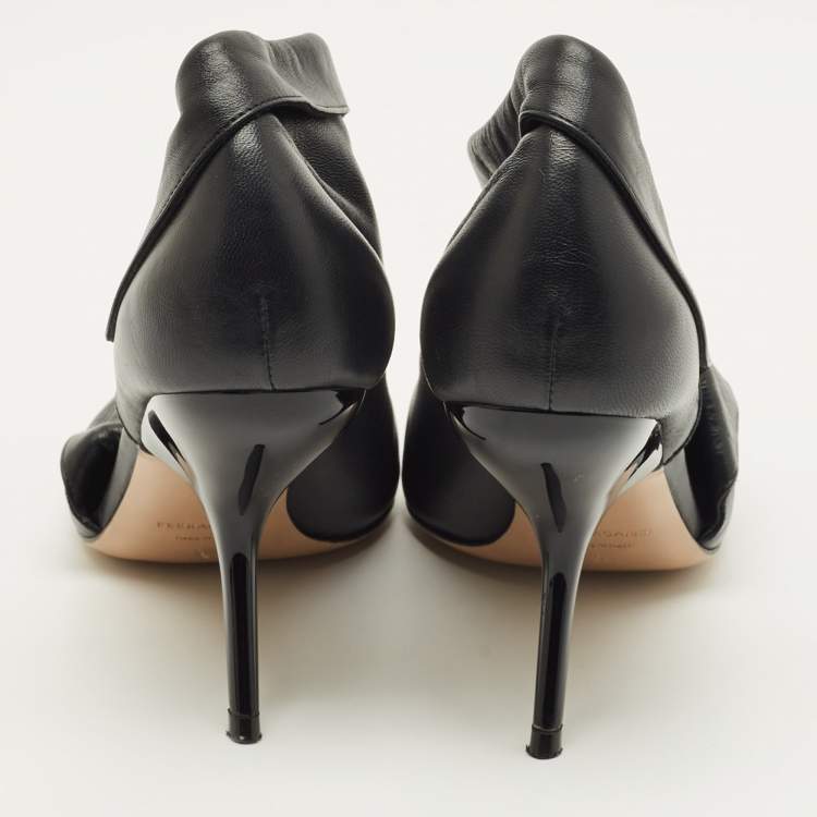 Pre Owned Salvatore Ferragamo Eva Size 39.5 Black Leather D'orsay Pumps