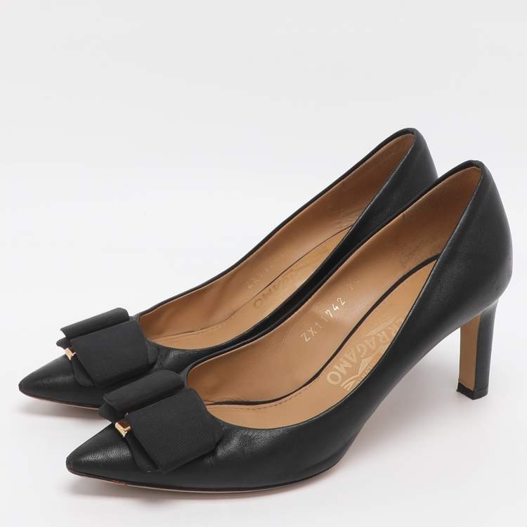 Pre Owned Salvatore Ferragamo Size 36.5 Black Leather Bow Pointed Toe Pumps