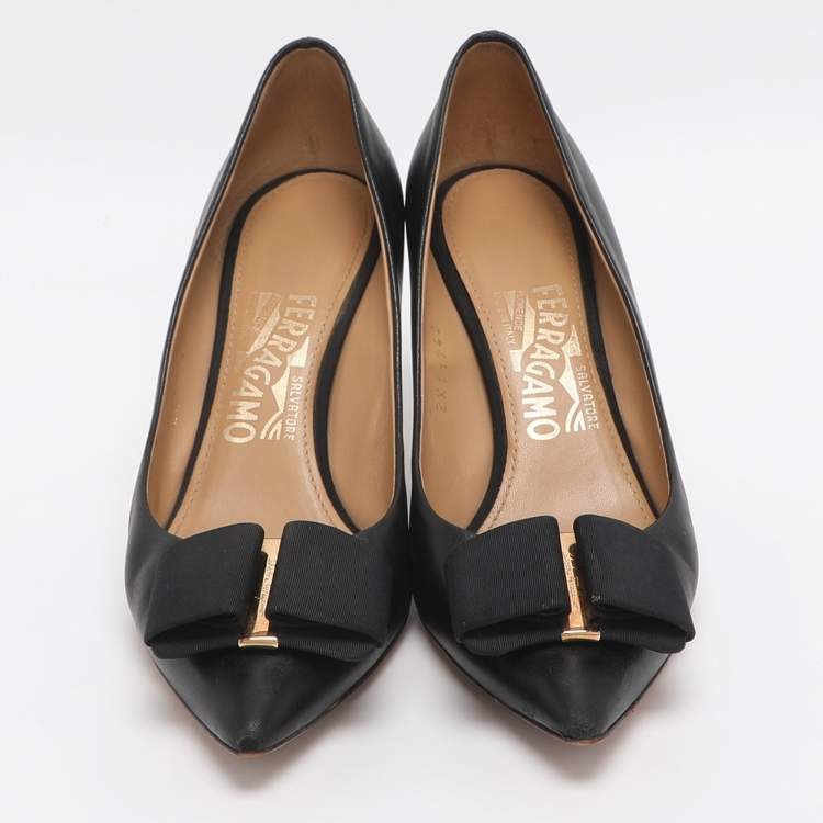 Pre Owned Salvatore Ferragamo Size 36.5 Black Leather Bow Pointed Toe Pumps