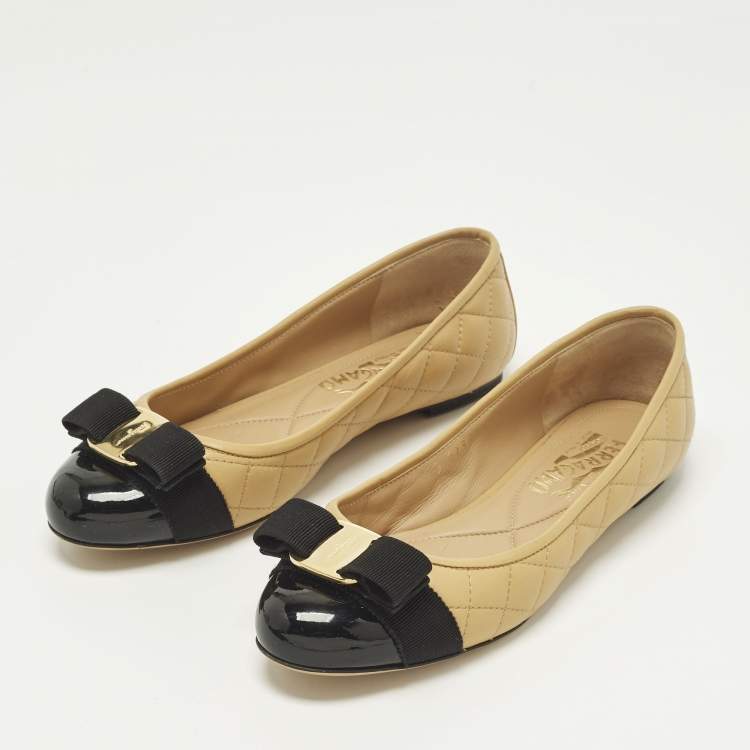 Pre Owned Salvatore Ferragamo Varina Size 37 Beige/Black Leather and Patent Leather Ballet Flats