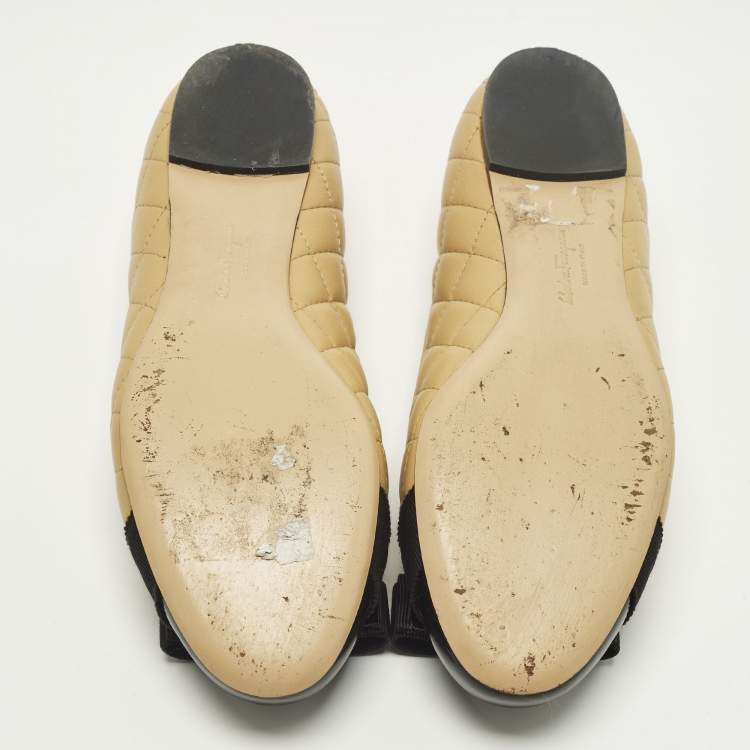 Pre Owned Salvatore Ferragamo Varina Size 37 Beige/Black Leather and Patent Leather Ballet Flats