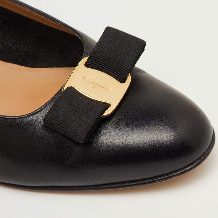 مملوكة مسبقًا  Salvatore Ferragamo Vara Bow Size 41 Black Leather Pumps