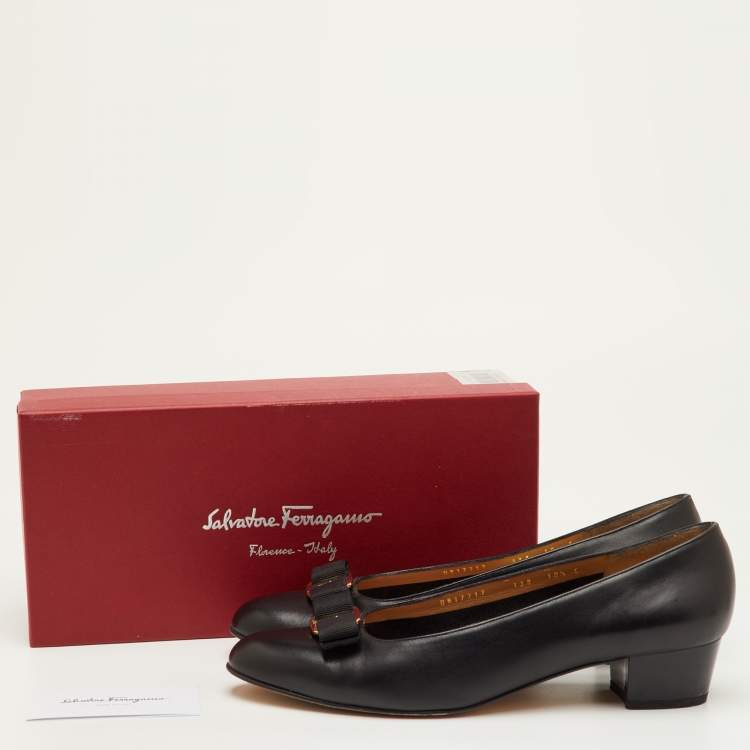 مملوكة مسبقًا  Salvatore Ferragamo Vara Bow Size 41 Black Leather Pumps