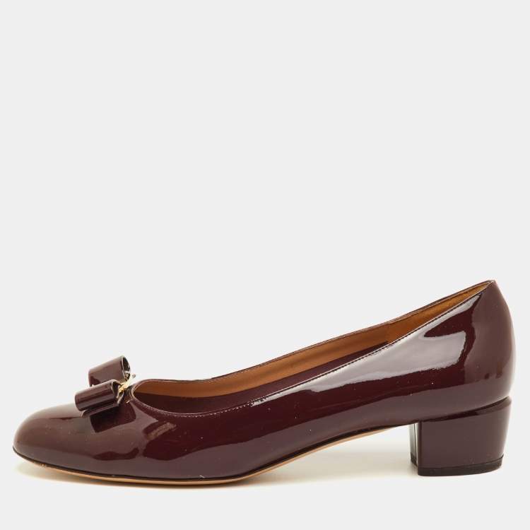 مملوكة مسبقًا Salvatore Ferragamo Vara Bow Size 41 Burgundy Patent Leather Block Heel Pumps