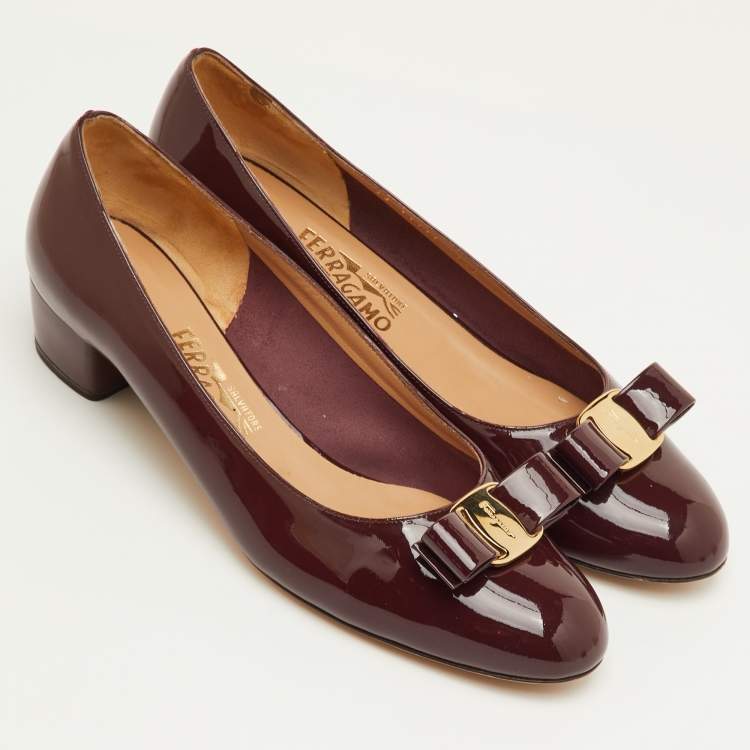 مملوكة مسبقًا Salvatore Ferragamo Vara Bow Size 41 Burgundy Patent Leather Block Heel Pumps