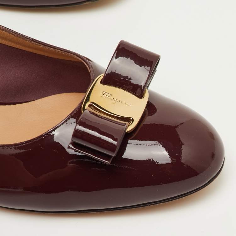 مملوكة مسبقًا Salvatore Ferragamo Vara Bow Size 41 Burgundy Patent Leather Block Heel Pumps
