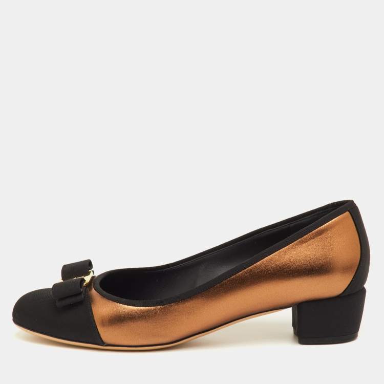 Pre Owned Salvatore Ferragamo Vara Bow Size 41 Metallic/Black Fabric and Leather Block Heel Pumps
