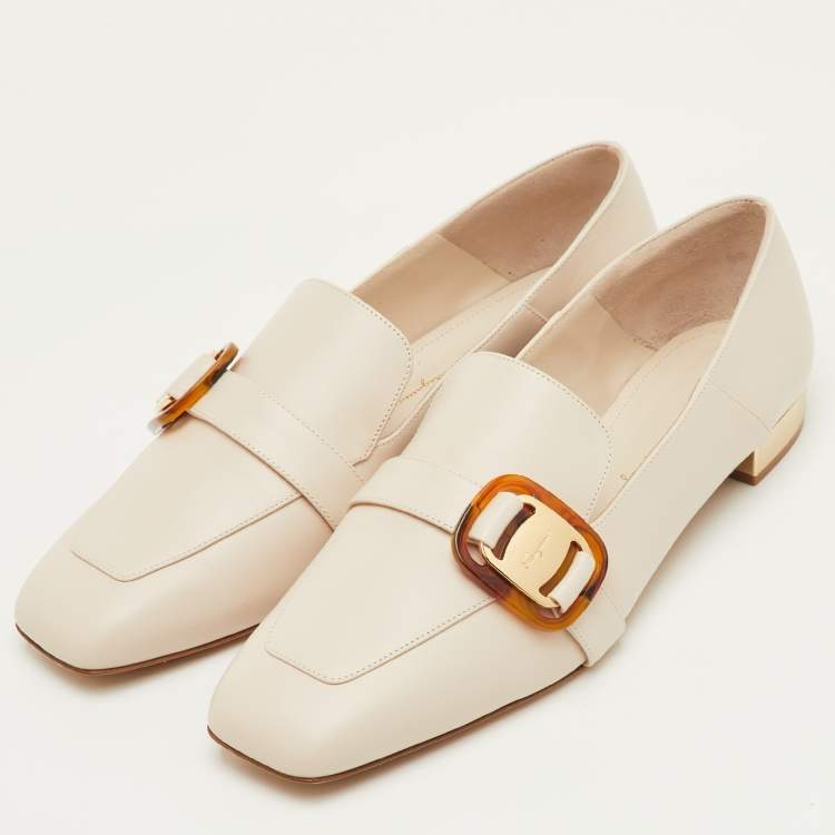 Pre Owned Salvatore Ferragamo Size 41 Slip On Cream Leather Loafers