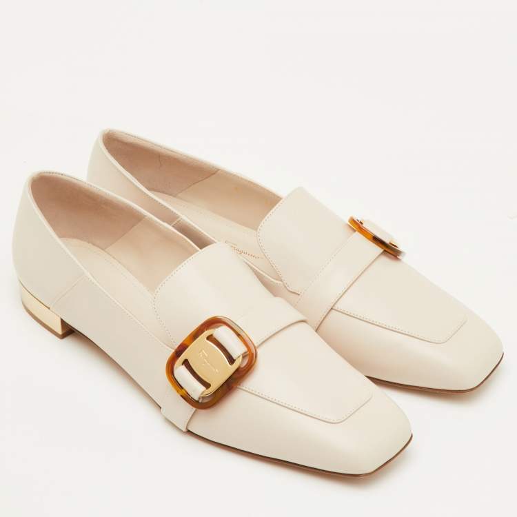 Pre Owned Salvatore Ferragamo Size 41 Slip On Cream Leather Loafers