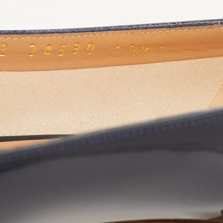 مملوكة مسبقًا Salvatore Ferragamo Vara Bow Size 41 Navy Blue Patent Leather Pumps