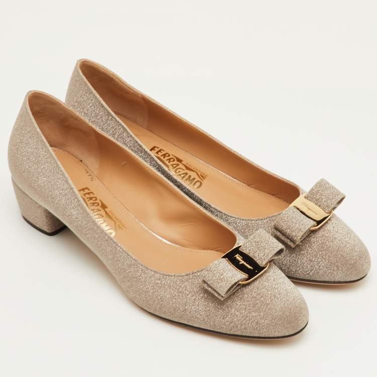 Pre Owned Salvatore Ferragamo Vara Bow Size 41 Metallic Glitter Fabric Pumps