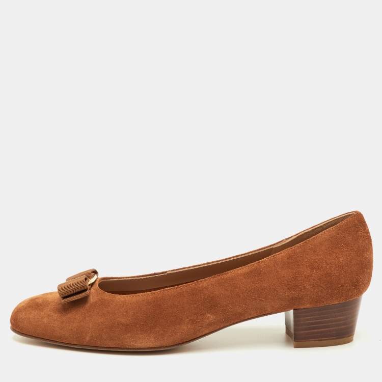 مملوكة مسبقًا Salvatore Ferragamo Vara Size 40.5 Brown Suede Ballet Flats