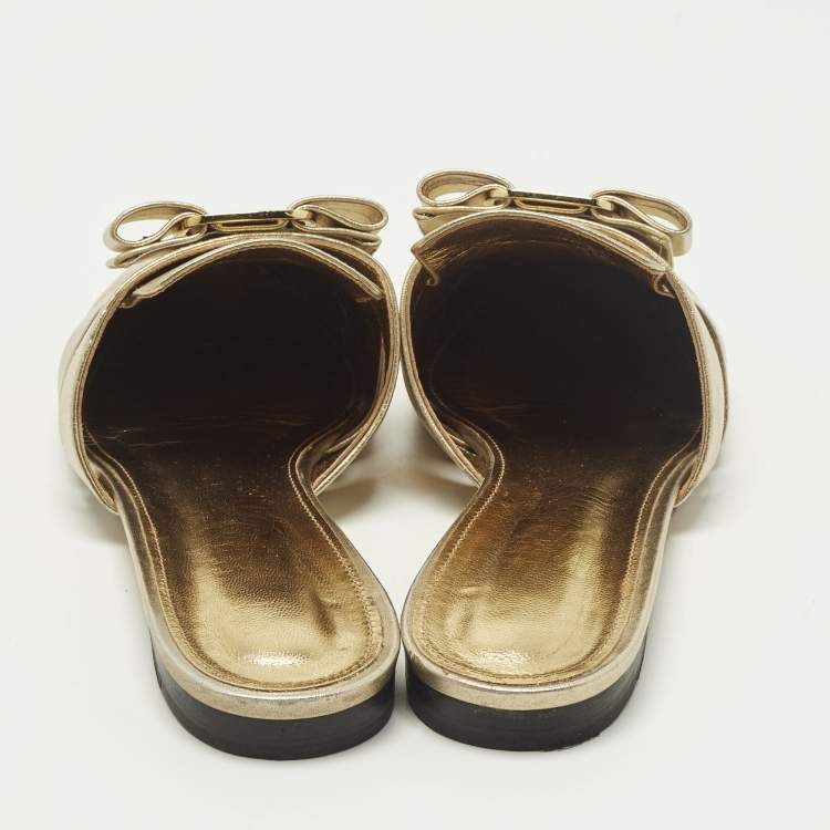 Pre Owned Salvatore Ferragamo Briza Size 38.5 Gold Leather Flat Mules