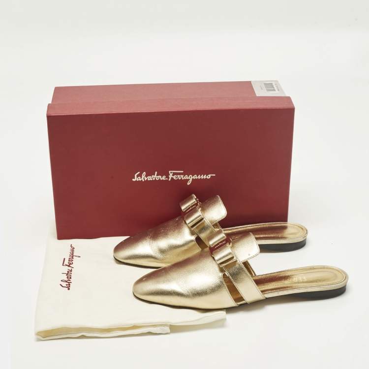 Pre Owned Salvatore Ferragamo Briza Size 38.5 Gold Leather Flat Mules