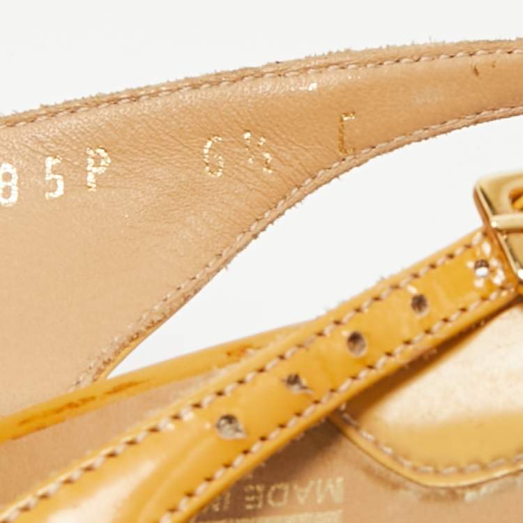 Pre Owned Salvatore Ferragamo  Size 37 Beige Patent Leather Vara Bow  Slingback  Peep Toe Pumps