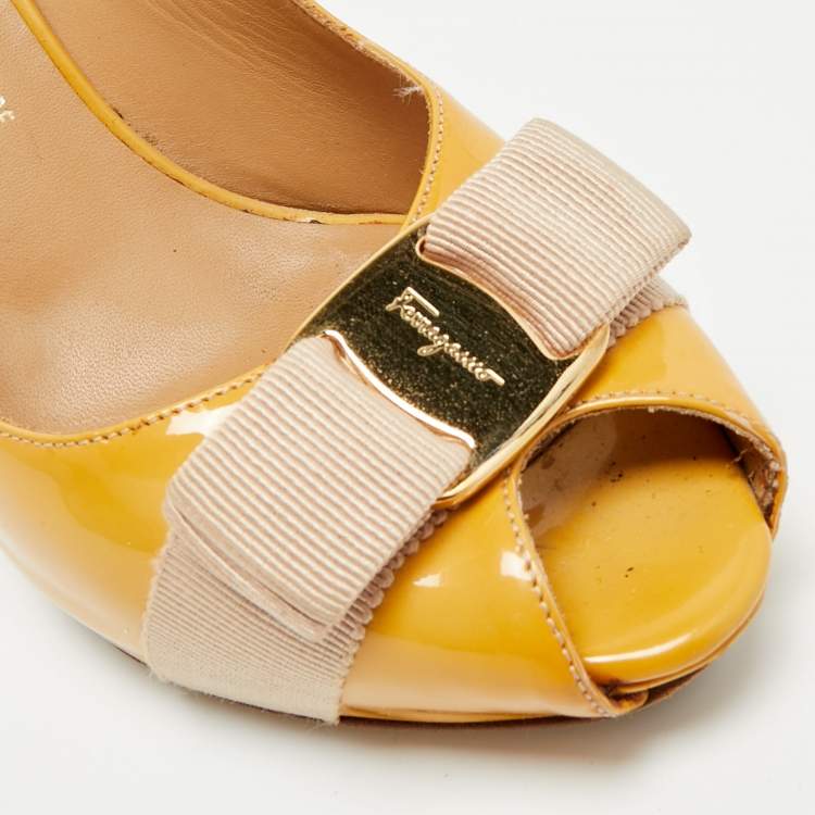 Pre Owned Salvatore Ferragamo  Size 37 Beige Patent Leather Vara Bow  Slingback  Peep Toe Pumps