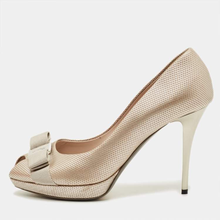 Pre Owned Salvatore Ferragamo Size 39.5 Gold Leather Bow Peep Toe Pumps