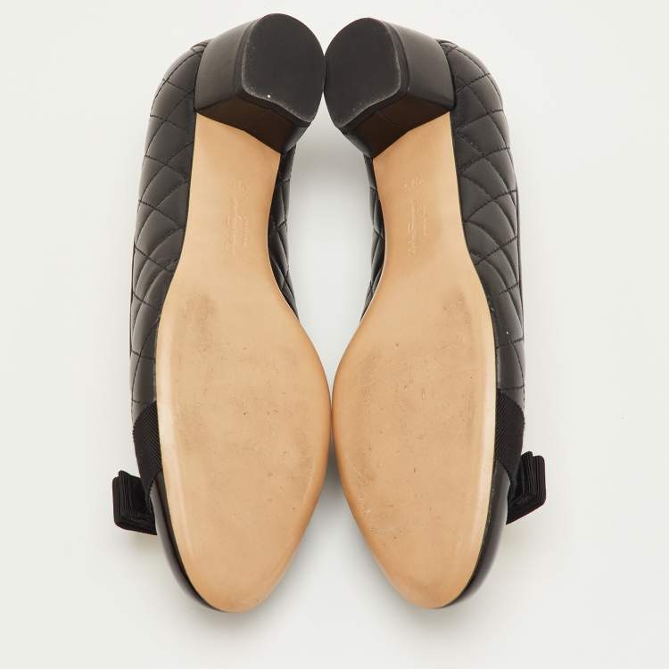 Pre Owned Salvatore Ferragamo Vara Bow Size 41 Black Quilted Leather and Patent Cap Toe Pumps
