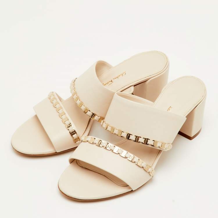 Pre Owned Salvatore Ferragamo Trabia Size 39 Cream Leather Slide Sandals