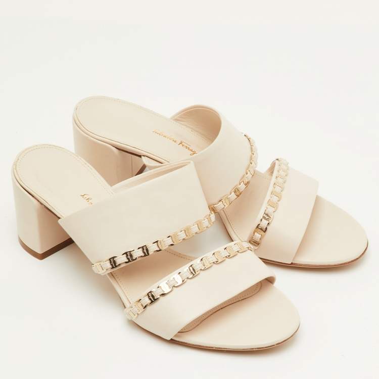 Pre Owned Salvatore Ferragamo Trabia Size 39 Cream Leather Slide Sandals